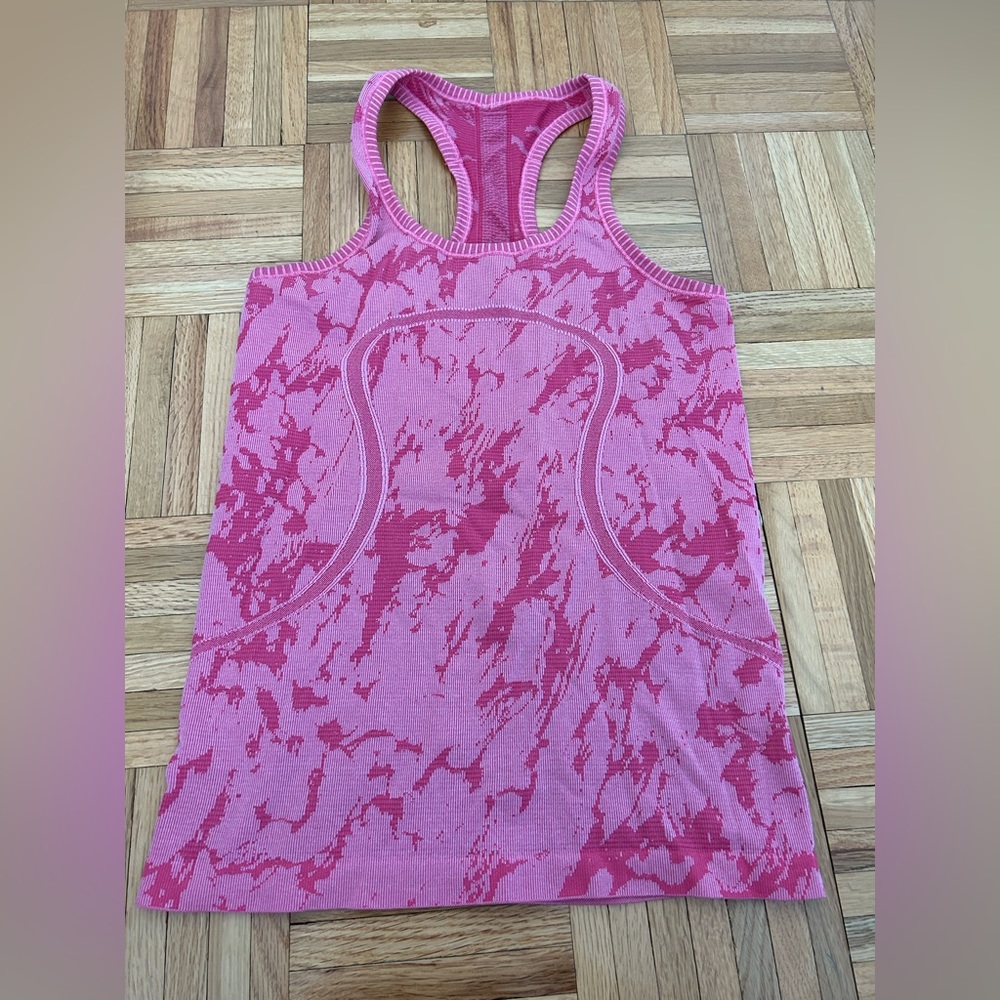 Pink Lululemon tank top perfect condition
